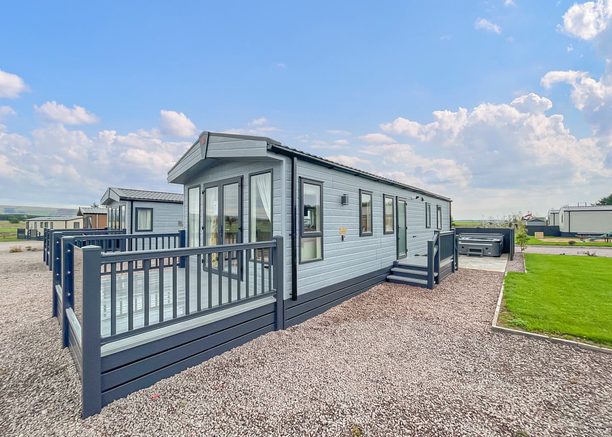 Balmoral – 3-bed holiday home with private hot tub